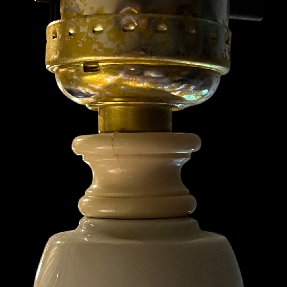 β¨ HP β¨ Vintage β¨ β1920's Leviton Porcelain Lamp Base w/ 3D Rose Detail. β¨ - Picture 8 of 10